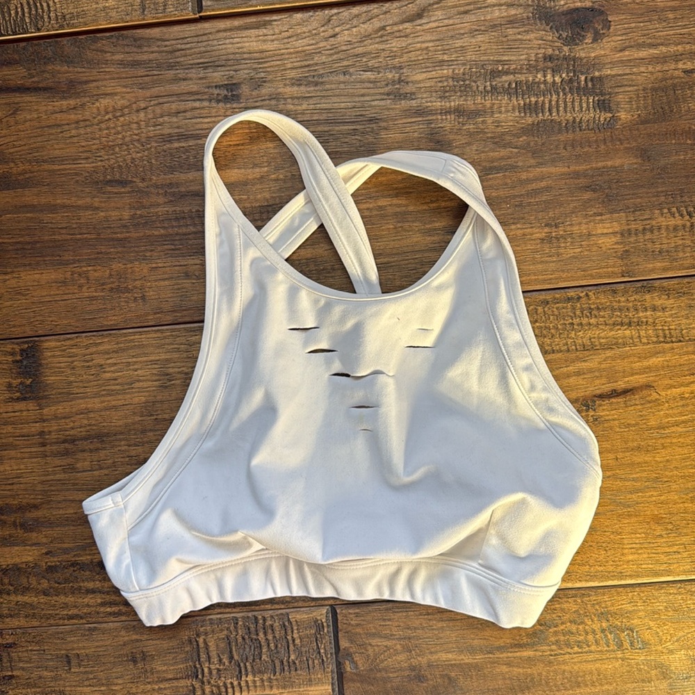 ALO WHITE SPORTS BRA SIZE M